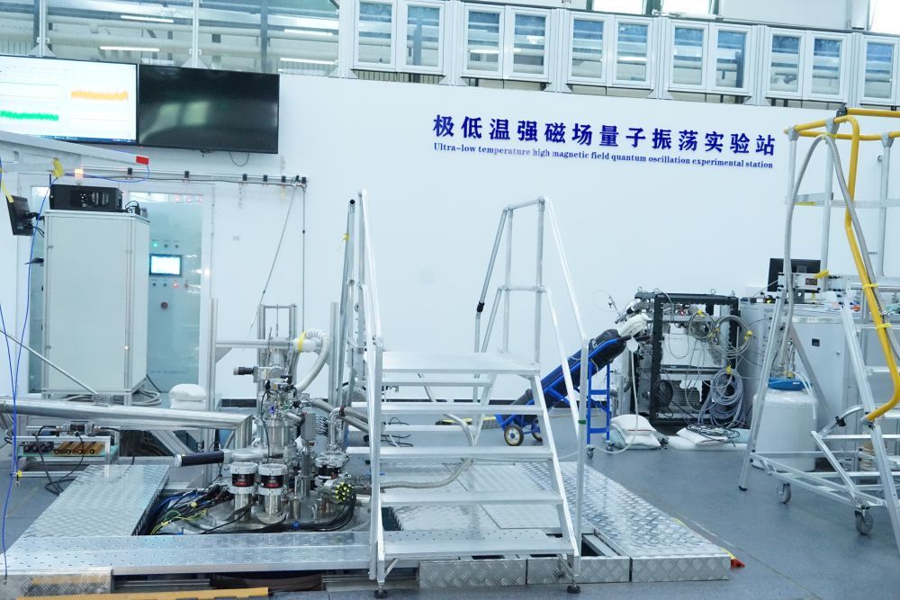 6月13日，北京怀柔科学城中国科学院物理研究所内的综合极端条件实验装置极低温强磁场量子振荡实验站。新华社记者 郭兴 摄