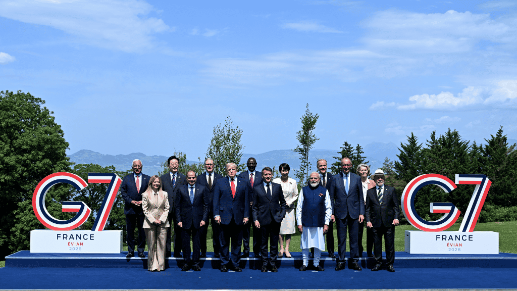 6月16日，七国集团峰会参会蛊卦东说念主在法国埃维昂莱班合影。 图源：欧盟官网