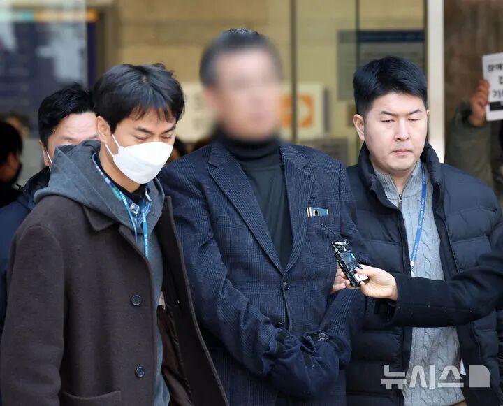 从举报出现到金某被羁押，再到院舍运营法人采取正式的人事措施，相关处置经历了漫长的过程。（图源：NEWSIS）