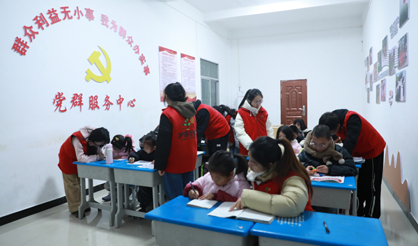 新春走基层丨年味里的青春：“护苗”成长 “助农”增收