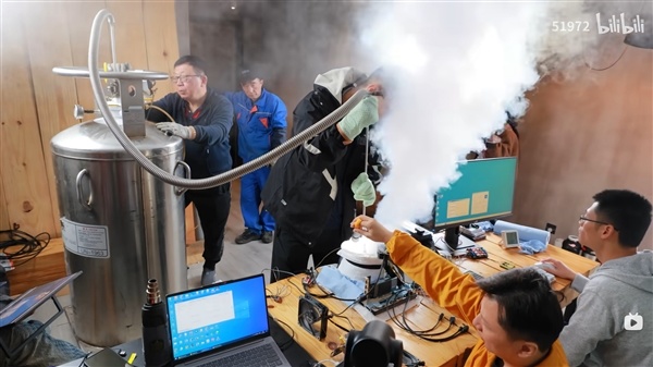 i9-14900KF液氦超至9.2GHz！中国高手刷新CPU频率记录