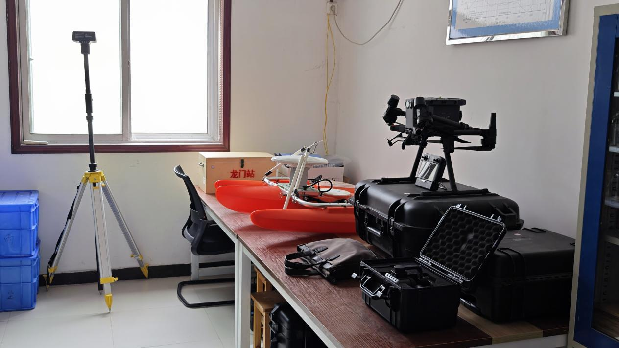 龙门水文站内随时待命测验的智能化设备(记者江晓晨 摄)