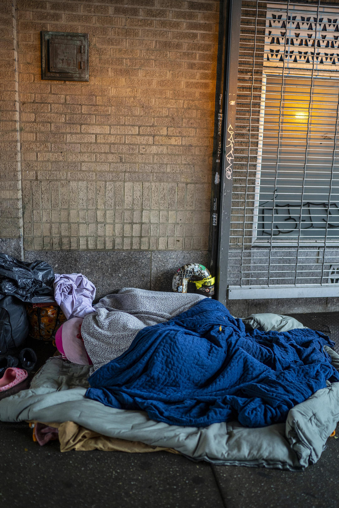 美国纽约街头的无家可归者 图据视觉中国