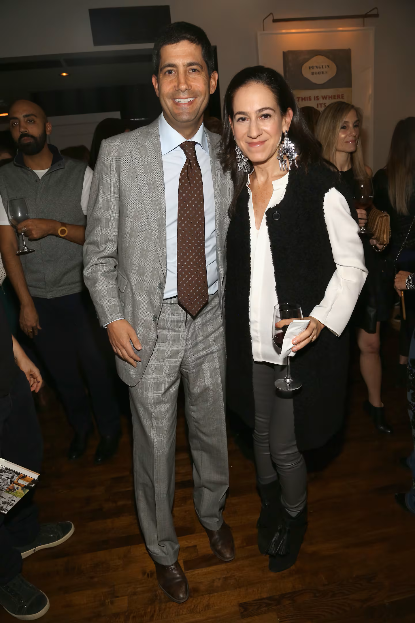 2016年,凯文·沃什及其妻子出席活动的照片美媒《每日野兽》