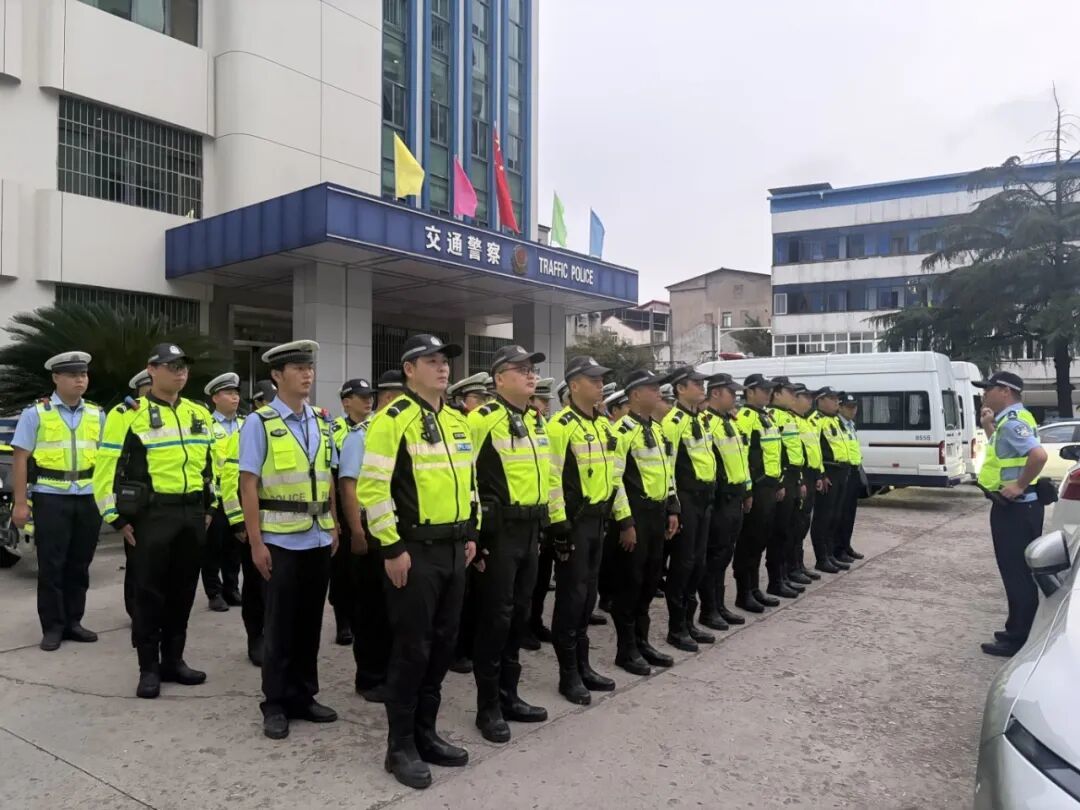 黄冈支队黄州大队为确保国庆期间道路交通安全稳定,提前部署各中队勤务.jpg
