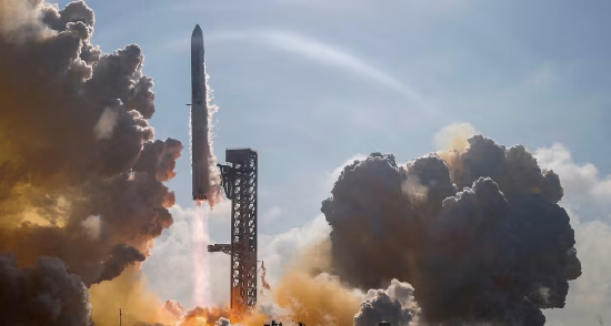 上月，SpaceX 星舰在得克萨斯州星基地发射升空