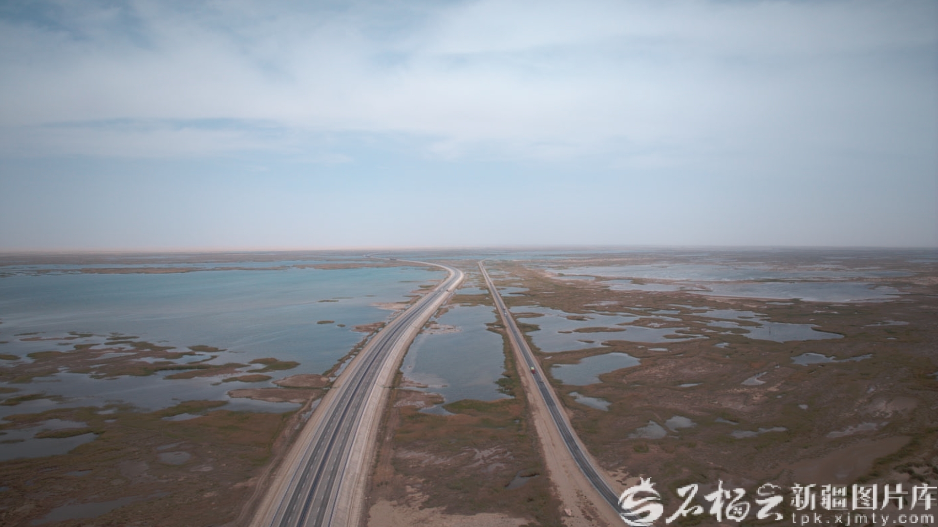 航拍塔河尾闾台特玛湖。自治区水利厅供图