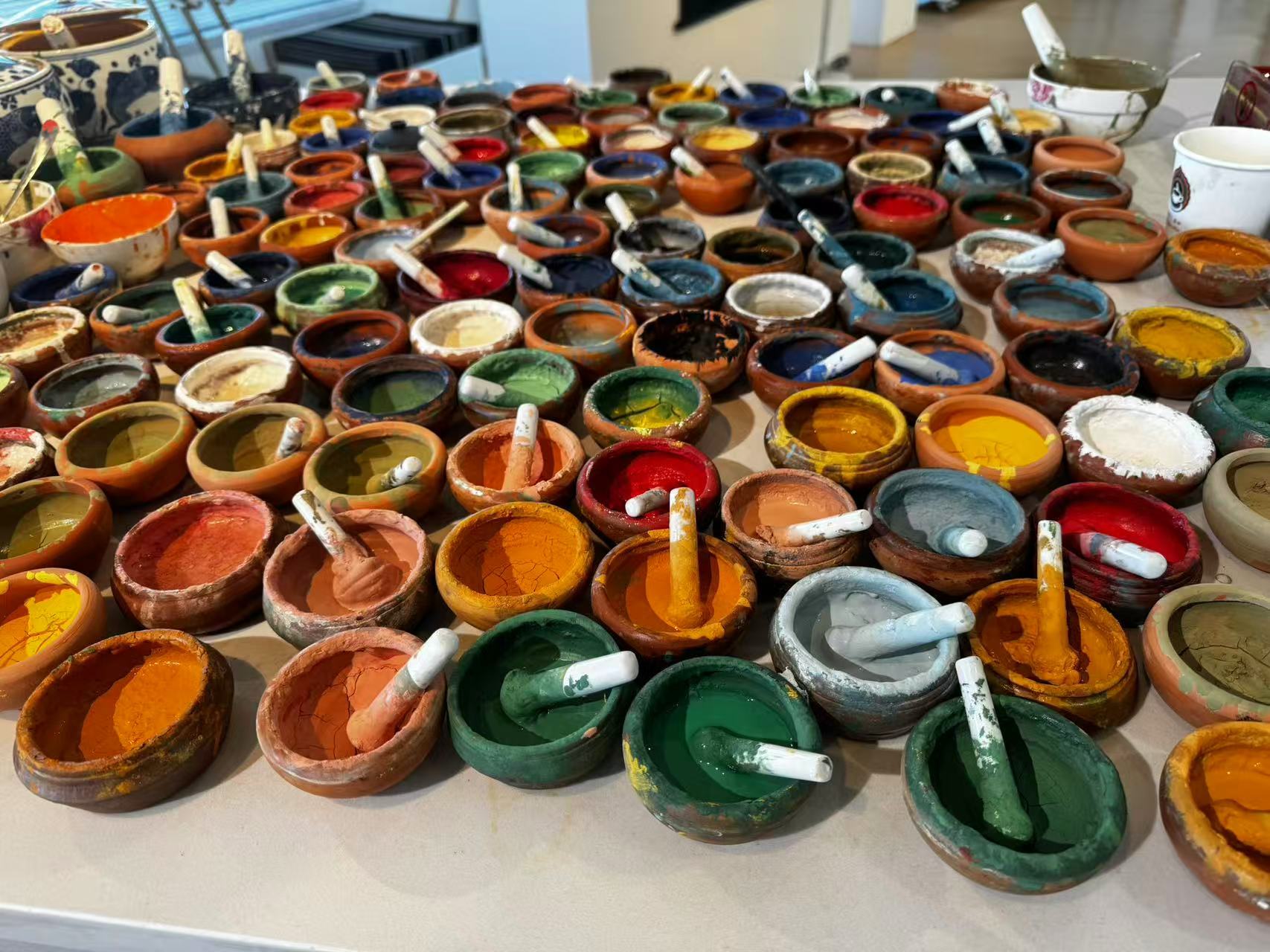 图为绘画唐卡颜料。记者 平措诺吉 彭思源 摄