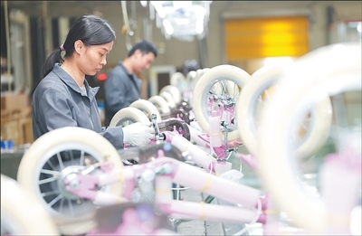 把产业上风变为服务机遇（民生一线）