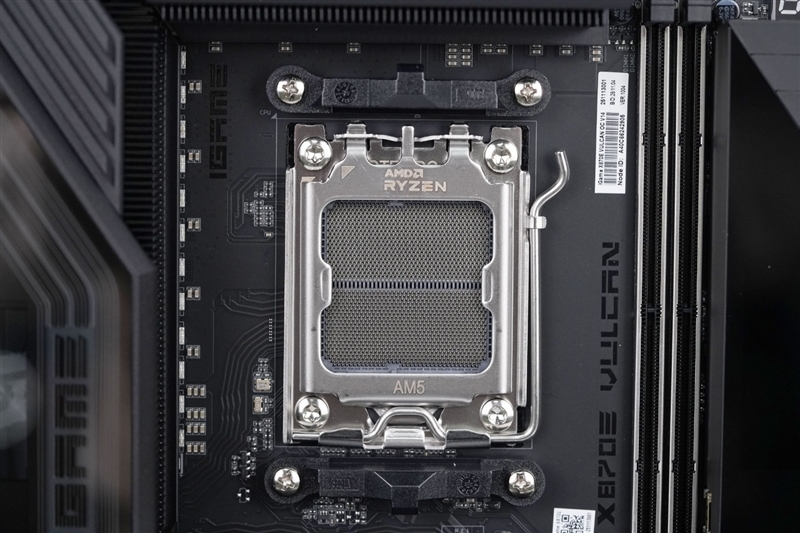 AMD X3D最强优化!七彩虹iGame X870E Vulcan OC V14火神主板评测:专属优化 温度更低性能更强