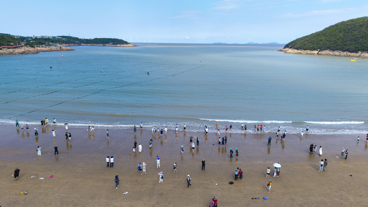 松兰山景区游客较往日有所增加。陈姿爽 沈天舟摄.jpg