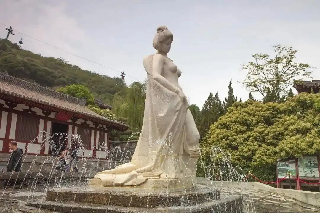 华清宫“贵妃出浴”雕像。图片来源:红网