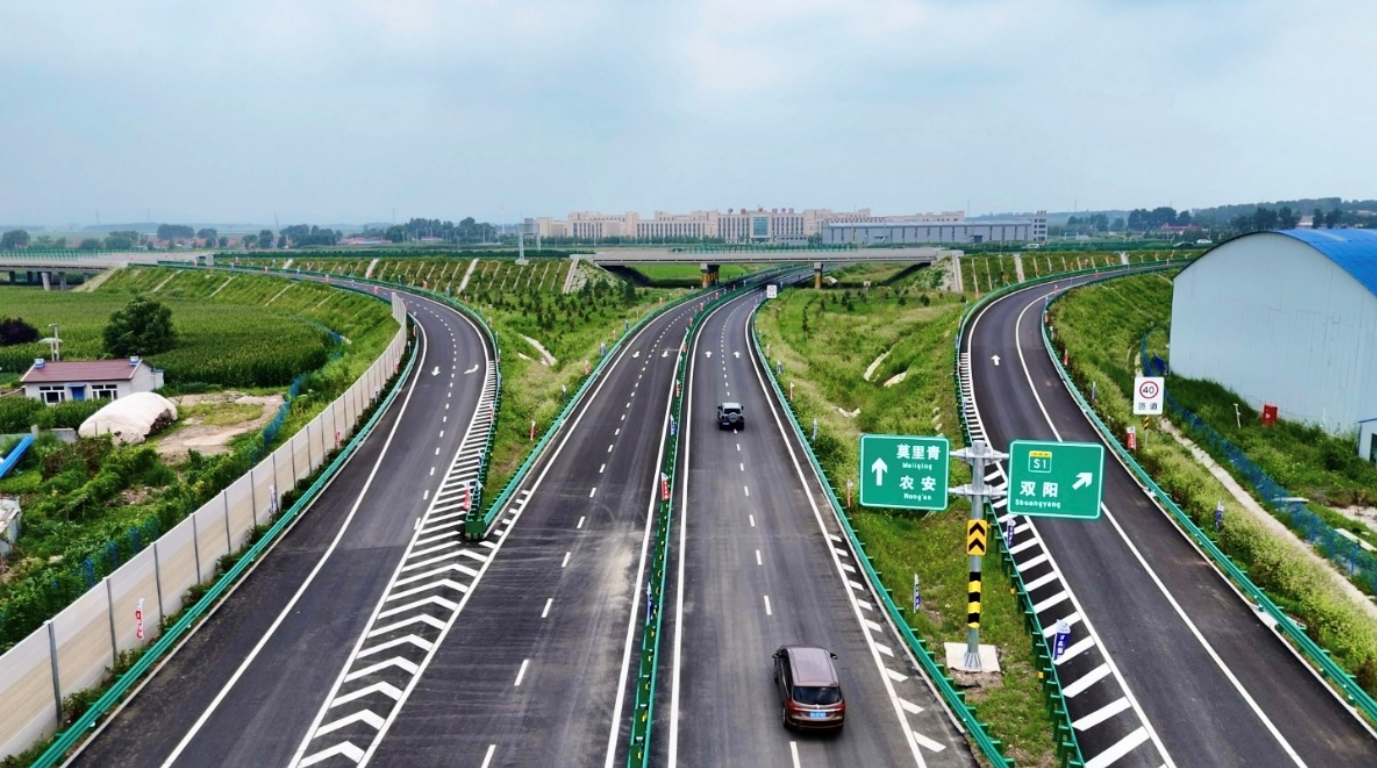 长春都市圈西环高速公路航拍图(央广网发 徐文辉 摄)