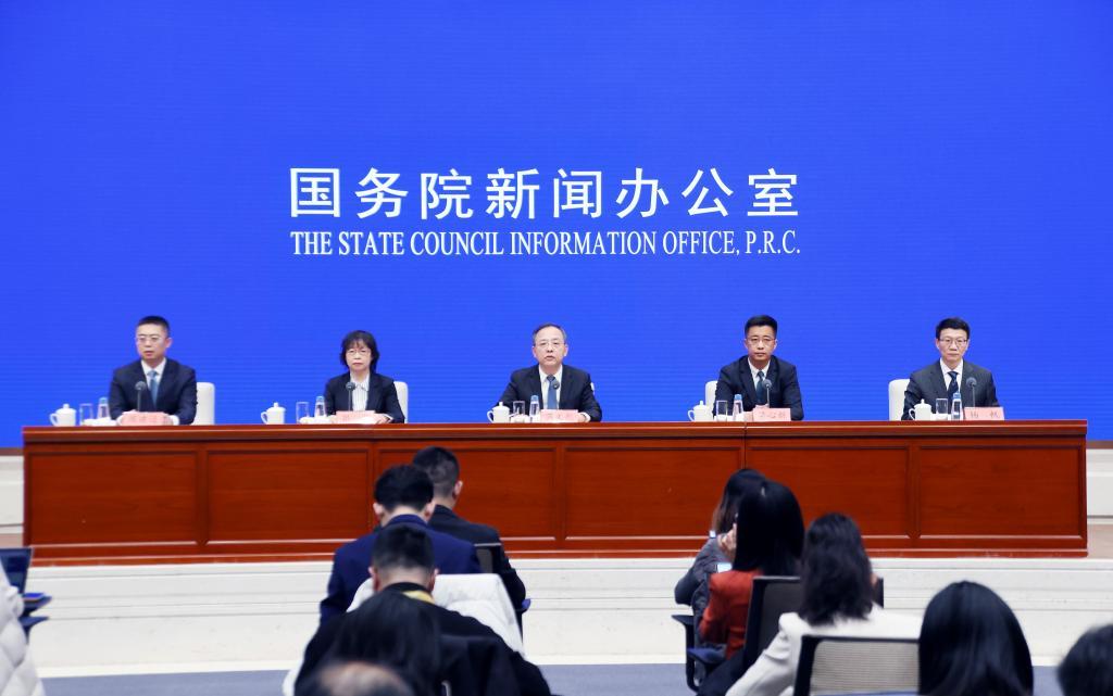 1月23日，国务院新闻办公室在北京举行新闻发布会，国家知识产权局副局长芮文彪、国家知识产权局战略规划司司长梁心新、国家知识产权局知识产权保护司司长郭雯、国家知识产权局公共服务司司长杨帆介绍2025年知识产权工作进展情况，并答记者问。新华社记者 潘旭 摄