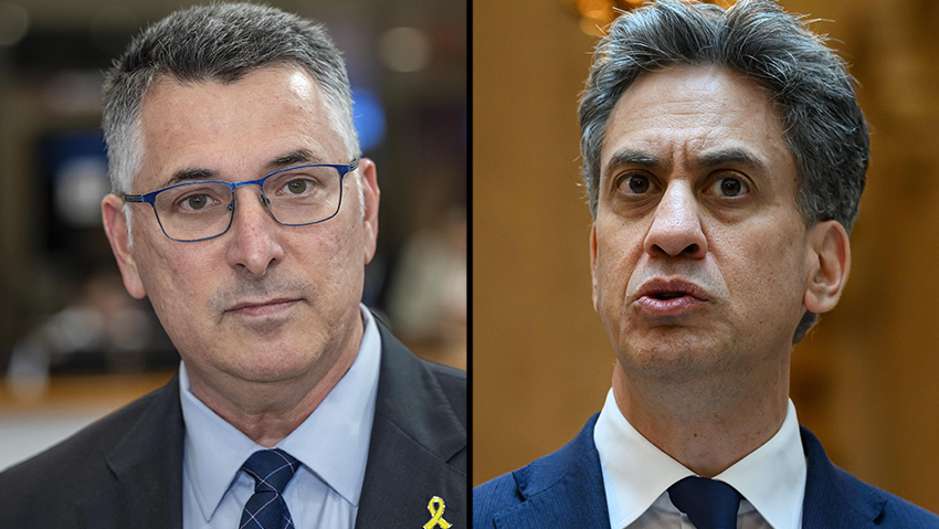 以色列外交部长萨尔（左）和英国外交大臣米利班德 资料图 图自外媒
