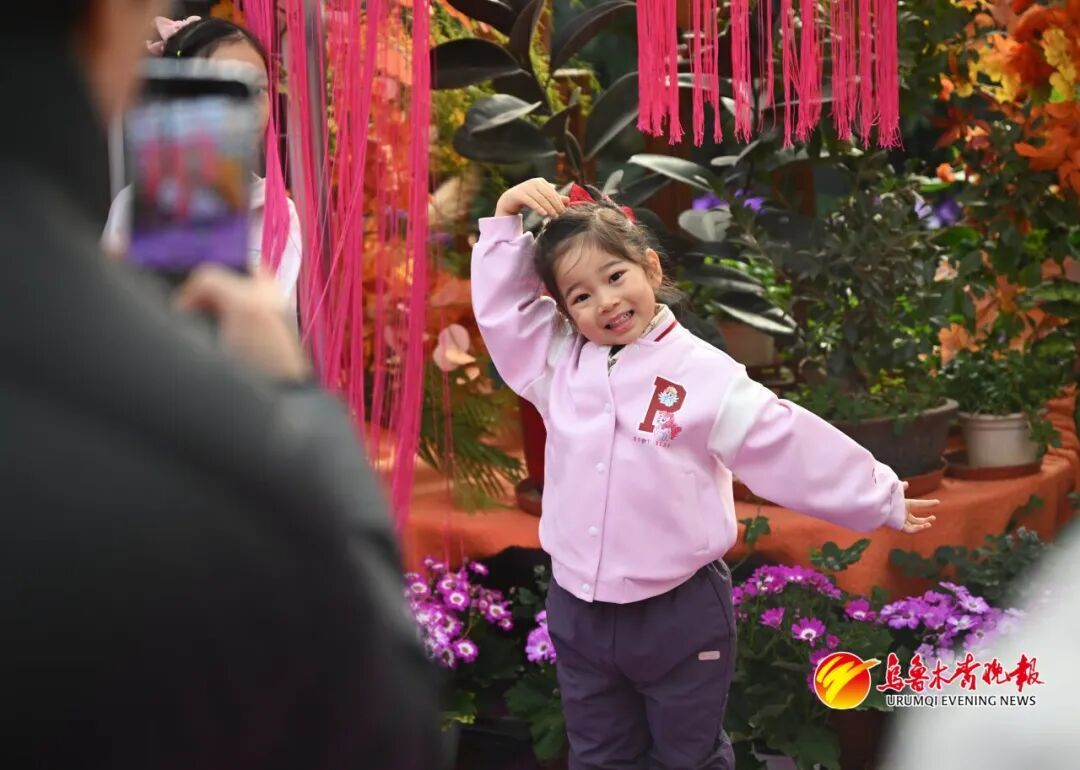 过年人潮已刷屏!新疆各地新年活动扎堆 满城都是人人人