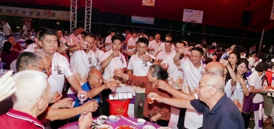 重阳敬老乐融融!天河沙东村筵开180围.jpg