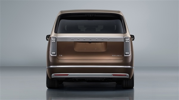 中国最大、最尊MPV!尊界首款MPV V800实车上路:贵气十足
