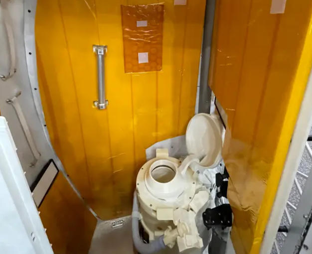 “猎户座”飞船上的茅厕 加拿大航天局