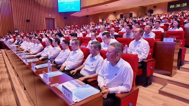 佛山企业家大会暨人才发展大会现场。庞伟杰摄