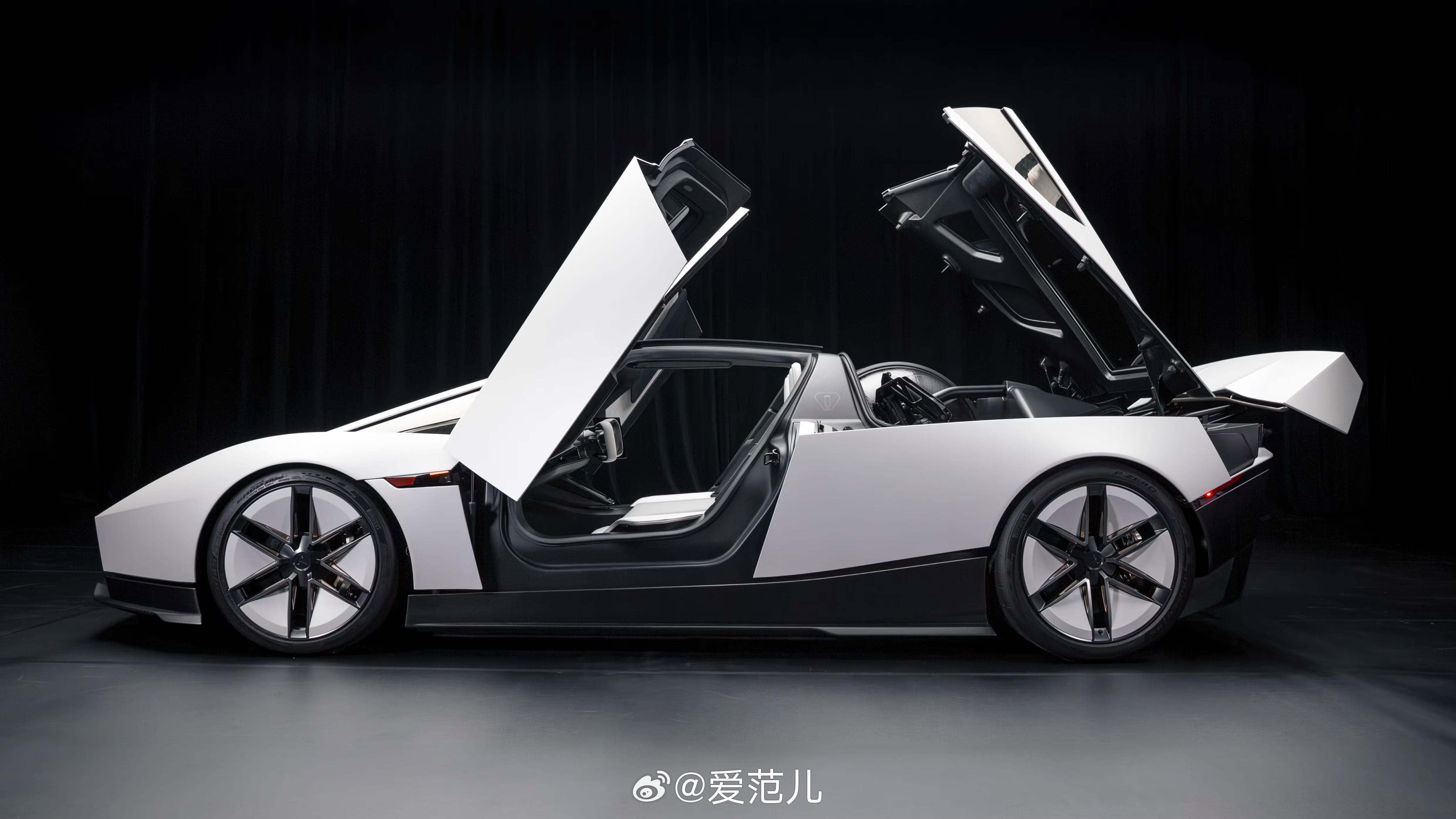 【特斯拉高管详解 Roadster「飞行」原理:风扇吸地、氮气推进器
