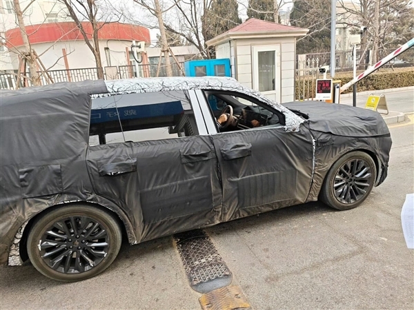 新一代理想L9内饰疑曝光:大联屏依旧 但一个家族化设计被砍