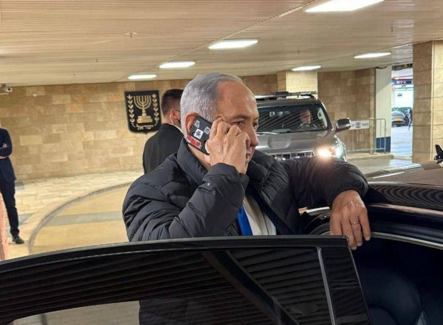 以媒爆料内塔尼亚胡手机摄像头被贴纸封住，疑与黑客攻击有关