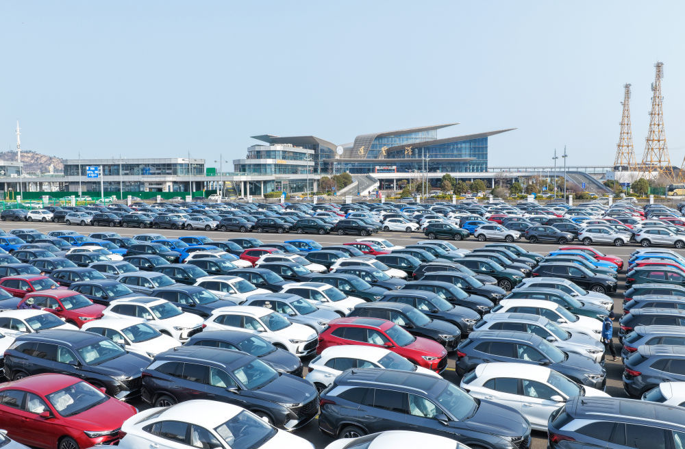 江苏省连云港港出口汽车堆场（2026年3月10日摄，无人机照片）。新华社发（王健民 摄）