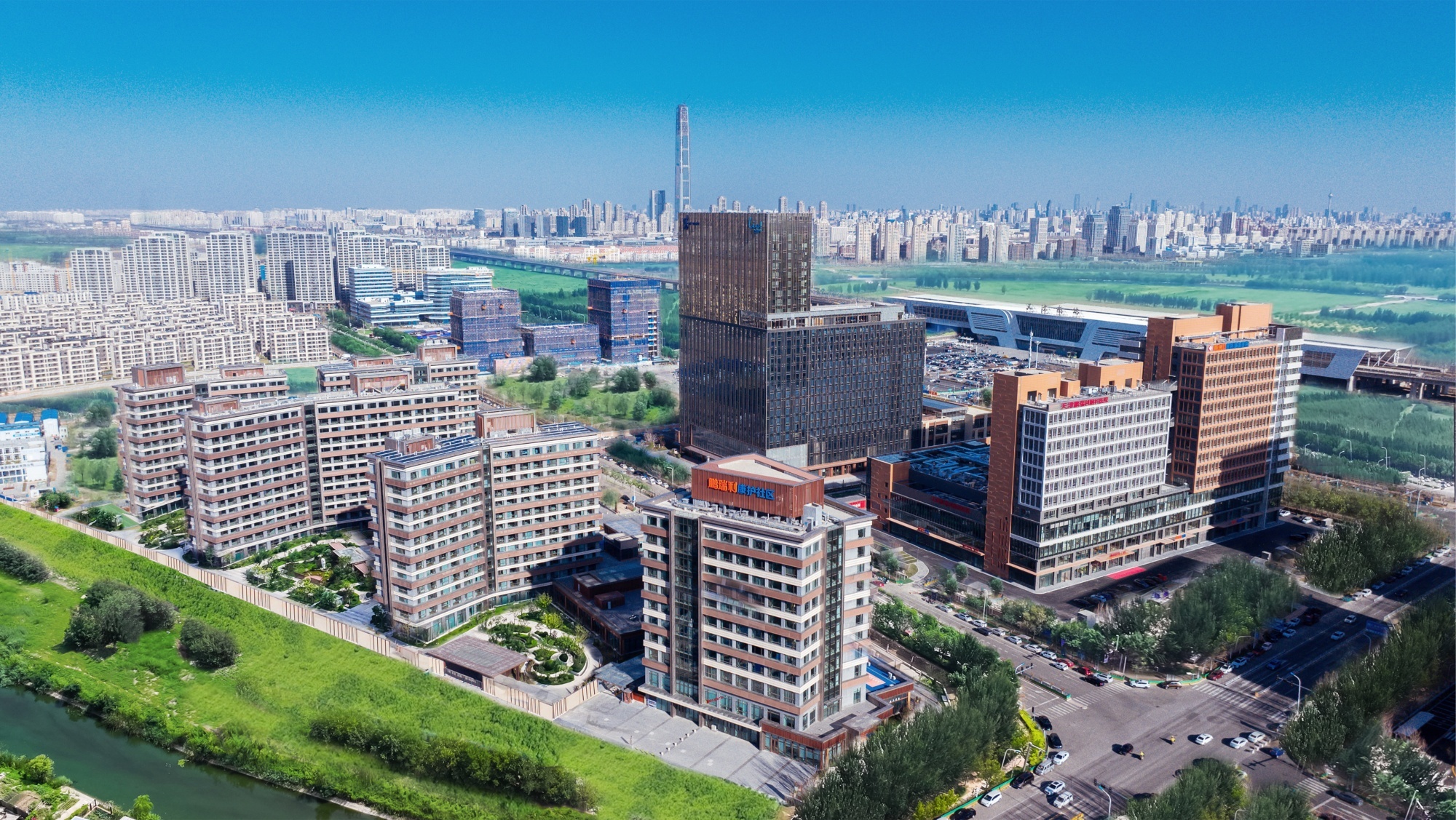 天津鹏瑞利健康城与天津南站隔街相望（央广网发 天津鹏瑞利医院供图）