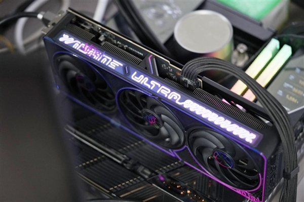 嘻哈涂鸦太吸睛！七彩虹RTX 5070 Ultra OC 12GB图赏