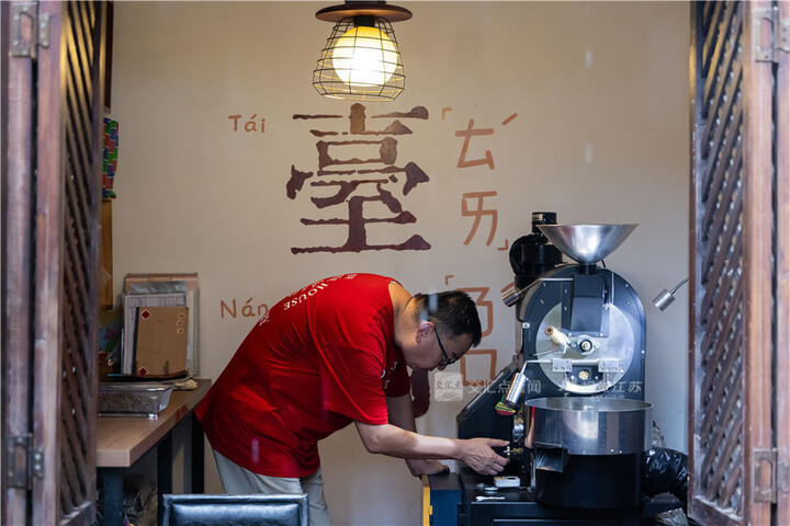 陈芳瑜对于咖啡的坚守,还体现在其独具匠心的加工制作过程中。