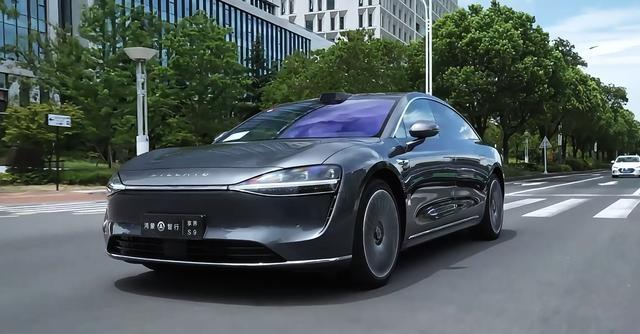 狂飙两百公里，先开享界S9再换奔驰S400，实测差距一目了然！-有驾