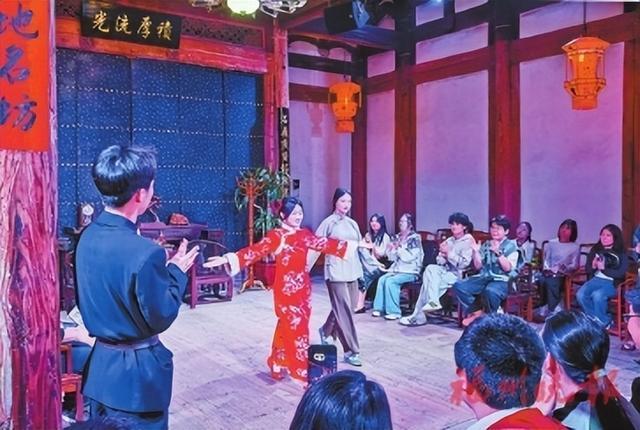 《雀起无声》国庆档场场爆满。