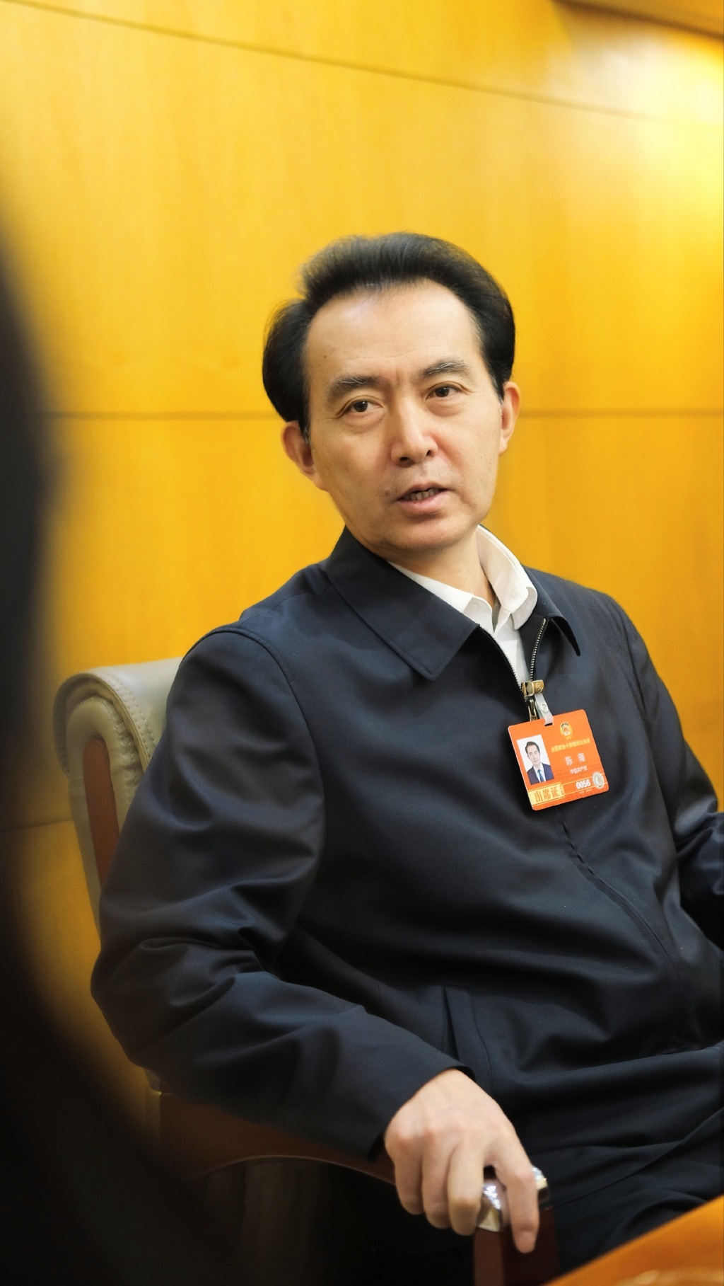 3月8日，全国政协委员、宁夏回族自治区政协主席陈雍在驻地接受澎湃新闻专访 澎湃新闻记者 林平 摄