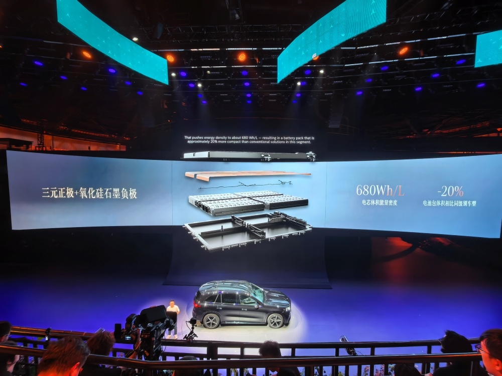 比亚迪海洋旗舰家轿19.69万起开卖！云辇-A、后轮转向、天神之眼B全上车