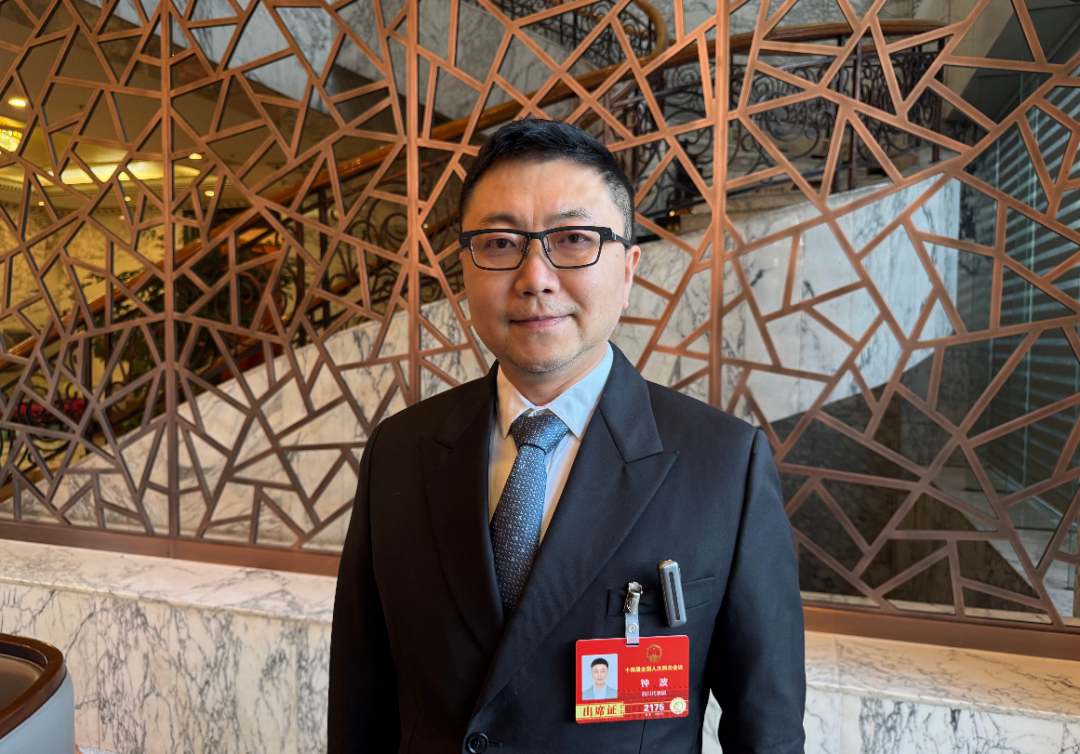 ▲ 全国人大代表、极米科技股份有限公司董事长钟波