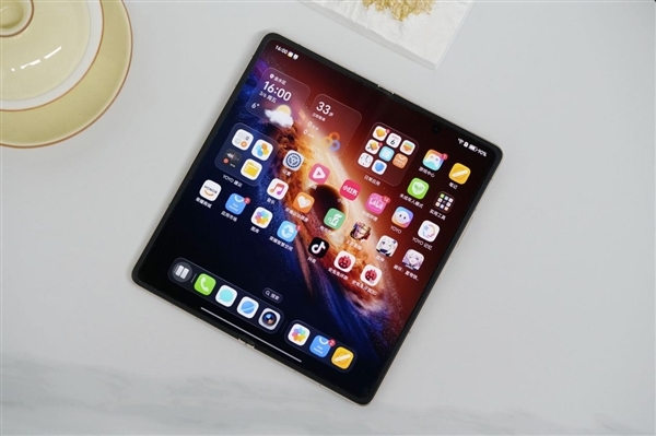 史上最大电池折叠屏旗舰！荣耀Magic V6图赏