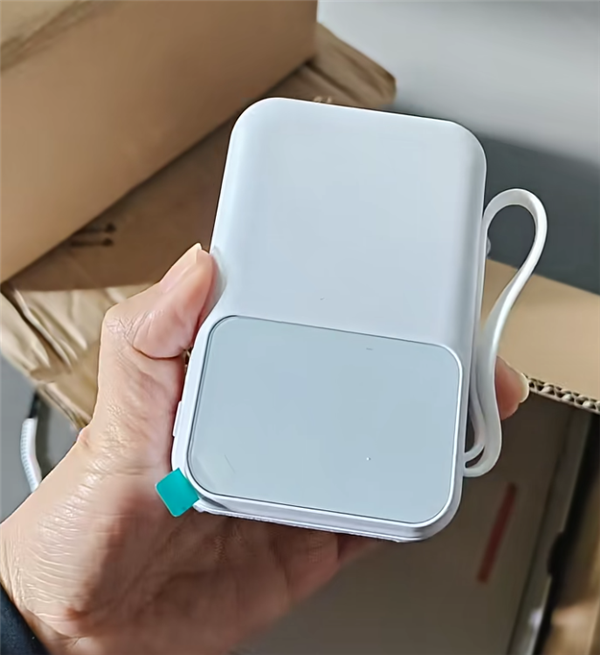 女子莫名收到快递充电宝 网友：千万别用、可能已被植入病毒