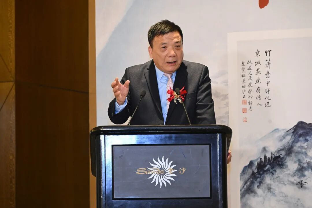 廣東省美術家協會副主席劉富業博士致答謝辭