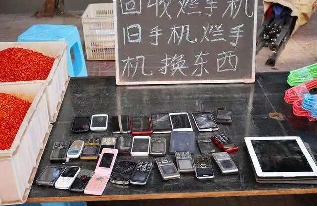 旧手机换盆换剪子，回收的旧手机都去了哪里？背后猫腻鲜为人知__财经头条