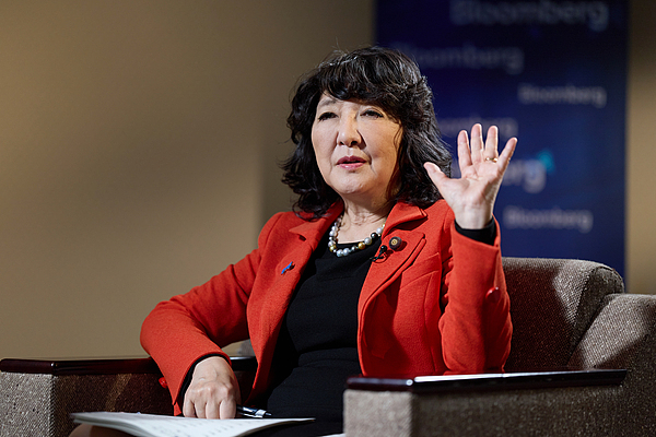 日本财务大臣片山皋月接受采访 视觉中国