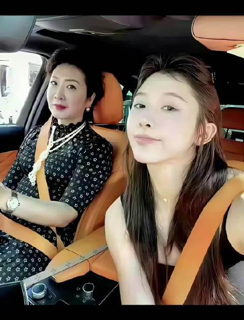 吴艳妮才是最早一批的王诗龄吧配资论坛登录入口官网配资论坛登录入口官网，妈妈有钱养出来的小孩就是漂亮有气质