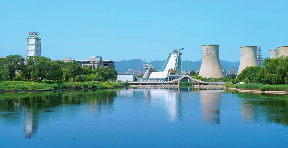首钢园变身为城市复兴新地标。图为北京市石景山区的首钢园内景(资料照片) 任超摄 / 本刊