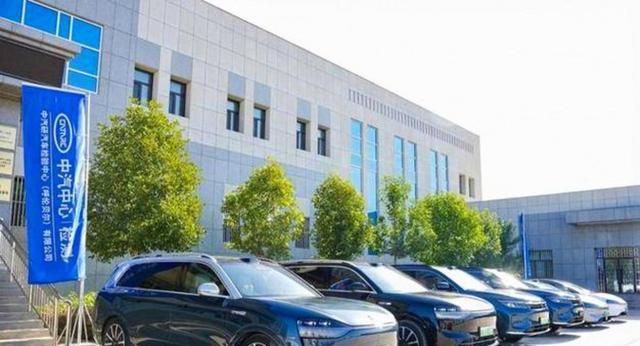 拥有一辆问界m9,原本是我这个年纪初老者没有想过的事,我最初对智驾毫无了解,如今却感受到科技带来的颠覆与便利,体验超乎想象-有驾