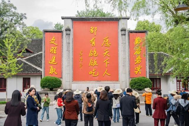 安江农校杂交水稻纪念园 图/李健