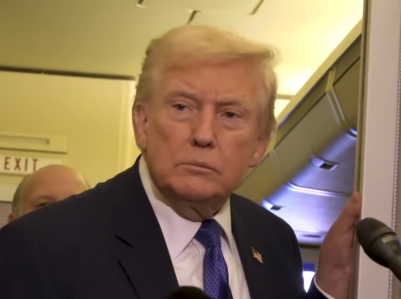 当地时日,特朗普在总统专机“空军一号”上接受记者采访。图为采访视频截图