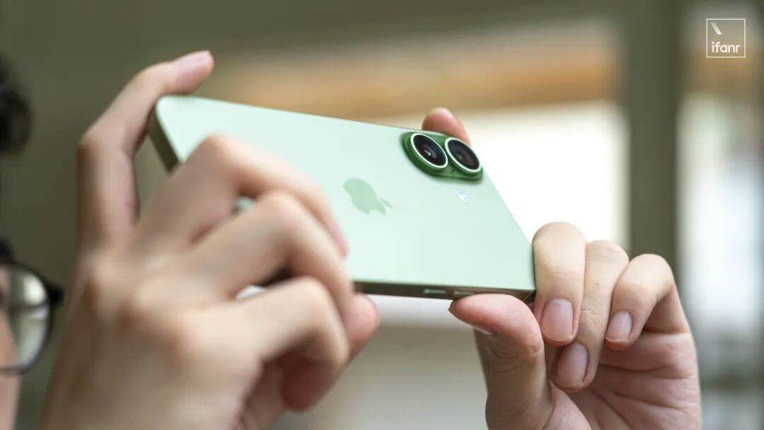 苹果春季发布会前瞻:新 iPhone 三千块,新 MacBook 也是三千块?