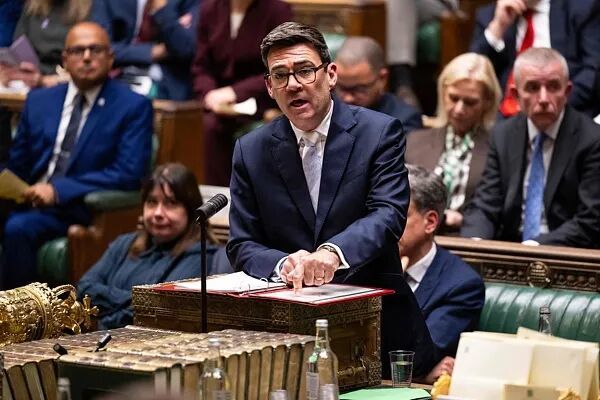 当地时间10月12日,英国首相伯纳姆在英国议会发表讲话