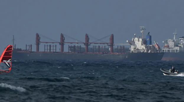 27日，一艘涉事俄罗斯船只停靠在海法湾 《国土报》