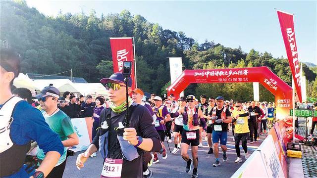 2026中国诗歌之乡山径赛(宿松白崖寨站)火热开赛。 通讯员 孙昭 摄